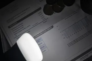 Factura de la luz. EP. Archivo
