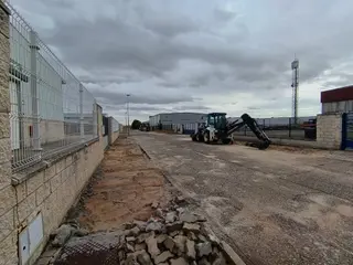 Comienzan las obras de renovación de aceras en el Polígono de Los Llanos