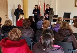 Ángel Blanco durante una de las sesiones informativas de La administración cerca de ti en Fuentelapeña