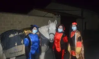 Los pajes reales en su visita a Roales del Pan