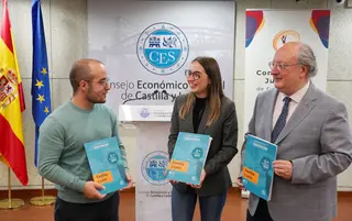 Miriam Chacón ICAL. El presidente del CES Enrique Cabero junto al vicepresidente del Consejo nacional de la Juventud Juan Antonio Báez y la presidenta del Consejo de la Juventud de Castilla y León (CJCyL) Sandra Amez