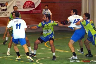 El MMT Seguros cuajó ante Alcobendas la mejor defensa del último lustro