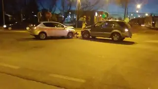 La colisión de dos vehículos en la capital se salda sin heridos