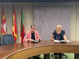 Leticia García junto al alcalde de Toro, Rafael González