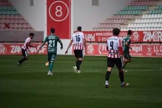 Markel Lozano en el partido contra el CD Arenteiro 