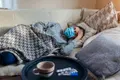      Mujer enferma con gripe o resfriado. Archivo. EP