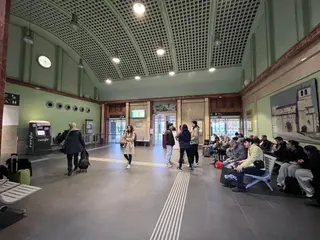Pasajeros esperando en la estación de tren de Zamora. Archivo