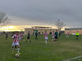 Un instante del duelo entre CD San Cristóbal y CD Santa Croya en Los Tejares | E. V.