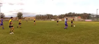 Un instante de un encuentro de un partido del Moraleja del Vino. Archivo.