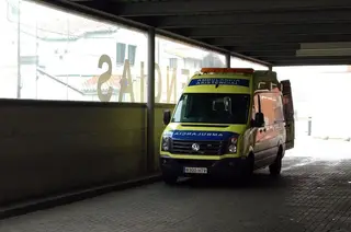 Ambulancia hospital archivo