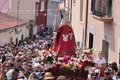 La Virgen de la Concha a la salida de la iglesia de San Antolín