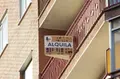 Cartel alquiler vivienda.Archivo