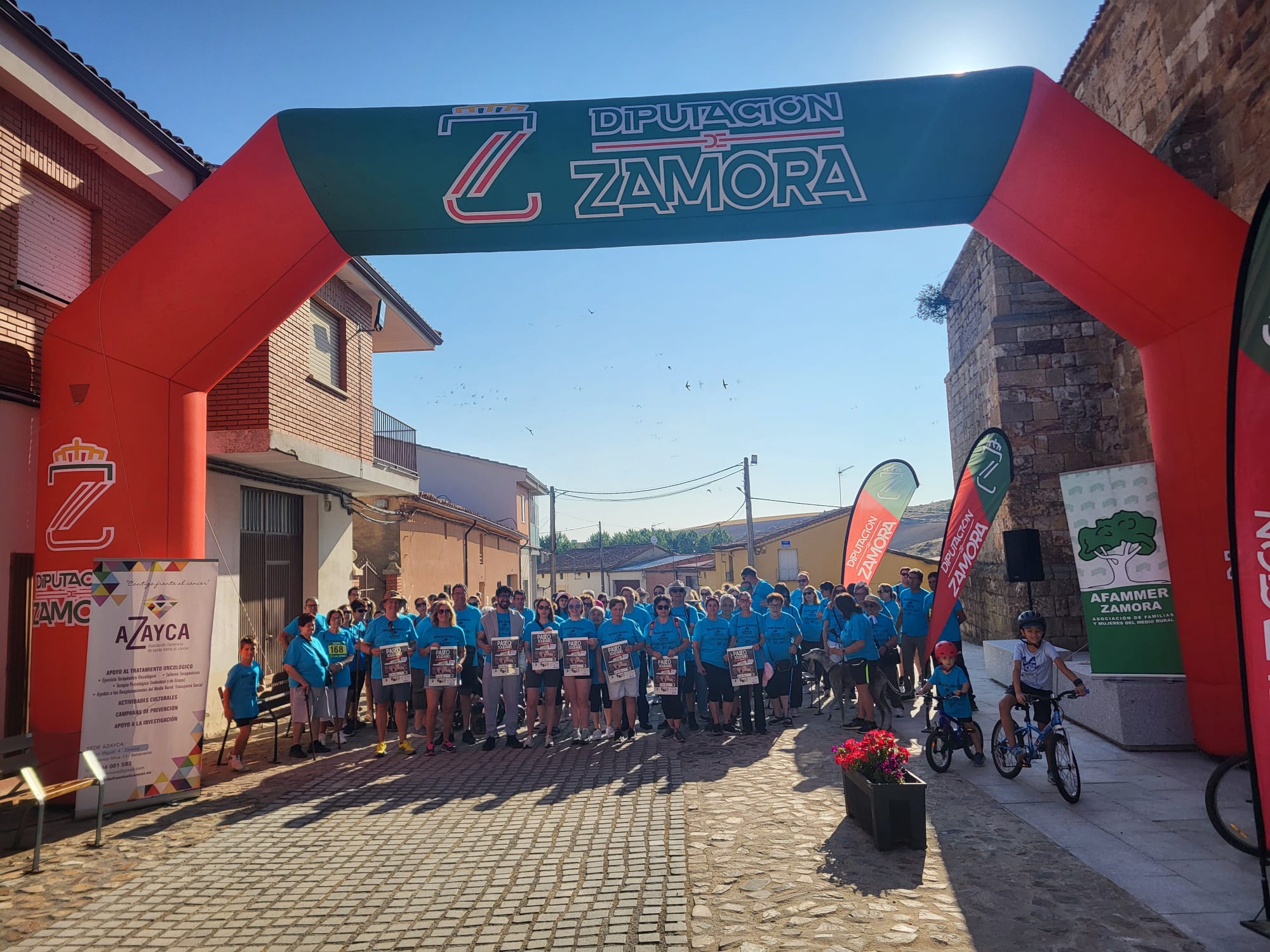 Paseo Solidario De Azayca En La Hiniesta