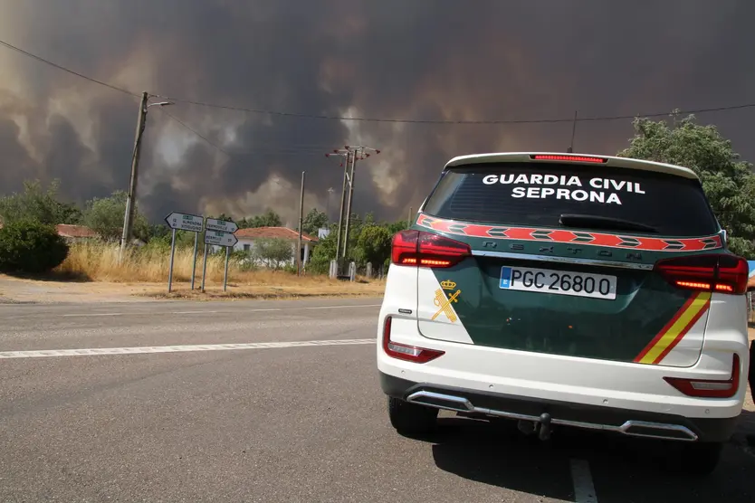 Vehículo de SEPRONA en Cibanal, durante el incendio De Fermoselle. S24 H
