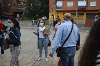 Zamoranos con mascarillas a la entrada de un examen.