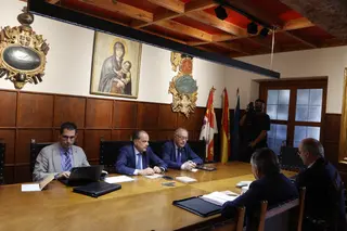Concha Ortega / ICAL. El Consejo de Cuentas debate y aprueba, en su caso, el informe anual sobre las cuentas del sector público local de Castilla y León. El presidente del Consejo, Mario Amilivia es recibido por el alcalde de El Burgo de Osma, Antonio Pardo
