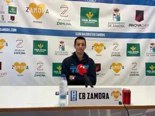 Imagen de Saulo Hernández durante la rueda de prensa ofrecida en la sede del club