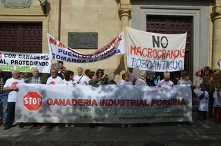 Vecinos de Zamora en una manifestación en contra de las macrogranjas.Archivo