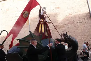 La Tarasca desfila en la víspera del Cospus Christi