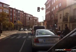 La mayoría de los conductores reconoce que acosa al coche delantero sin respetar la distancia