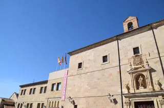 Tiempo meteo despejado biblioteca fachada