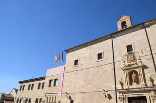 Tiempo meteo despejado biblioteca fachada