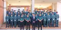 La Guardia Civil ha incorporado a 40 guardias civiles alumnos en prácticas en distintas unidades de la provincia de Zamora, donde permanecerán durante las próximas 40 semanas completando la fase final de su formación mientras refuerzan las labores de seguridad ciudadana. De los nuevos efectivos, 26 se incorporaron el pasado 29 de junio, mientras que los 14 restantes lo hicieron este lunes. Todos ellos fueron recibidos en la Comandancia de Zamora por el teniente coronel jefe, Héctor David Pulido, junto al subdelegado del Gobierno, Ángel García, y el comandante jefe de Personal y Apoyo, Pedro Matellán. Los alumnos pertenecen a la 131.ª promoción de la Academia de Guardias de Baeza y a la 172.ª promoción del Colegio de Guardias Jóvenes de Valdemoro. En total son 29 hombres y 11 mujeres, que desarrollarán su periodo práctico en unidades de las compañías de Zamora, Benavente y Puebla de Sanabria. Los nuevos agentes estarán destinados en los puestos de Villardeciervos, Manganeses, El Mercado, Alcañices, Mombuey, Zamora, Moraleja del Vino, Bermillo de Sayago, Toro, Corrales del Vino, Fuentesaúco, Puebla de Sanabria, Fonfría, Benavente, Tábara, Camarzana de Tera y Villalpando, reforzando la presencia de la Guardia Civil en todo el territorio provincial. Como dato destacado, entre los alumnos destinados a Zamora se encuentra la número uno de su promoción, que completará en la provincia esta segunda fase de su preparación antes de incorporarse definitivamente al servicio activo.