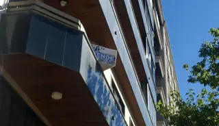 Cartel de 'se vende' en una vivienda de Zamora