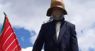Broncano protagoniza el mayo de una localidad zamorana tras la broma a la bandera