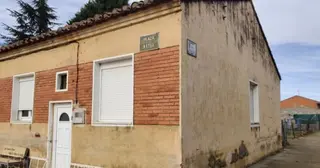 Vivienda situada en la calle Enmedio número 3 de San Juanico el Nuevo, anejo de Camarzana de Tera