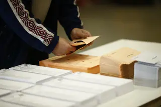 Votante en elecciones