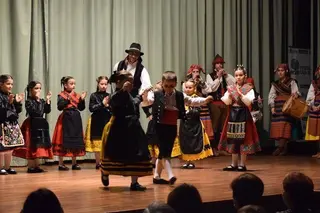Doña Urraca baila a favor del Centro de Día ‘El Olivo’