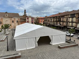 Carpa instalada en Toro