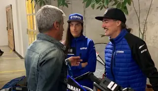 Entrevistando Nico Abad presentación equipo Pont Grup Yamaha