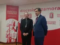 El obispo de Zamora y el vicepresidente del Real Instituto Universitario De Estudios Europeos de la Universidad CEU San Pablo presentan el curso de verano