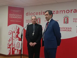 El obispo de Zamora y el vicepresidente del Real Instituto Universitario De Estudios Europeos de la Universidad CEU San Pablo presentan el curso de verano