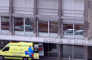 Ambulancia en el hospital de Benavente.ARCHIVO
