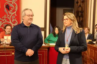 Francisco Guarido y Esperanza Saavedra durante la toma de posesión en el pleno ordinario | Alejandro Sardón
