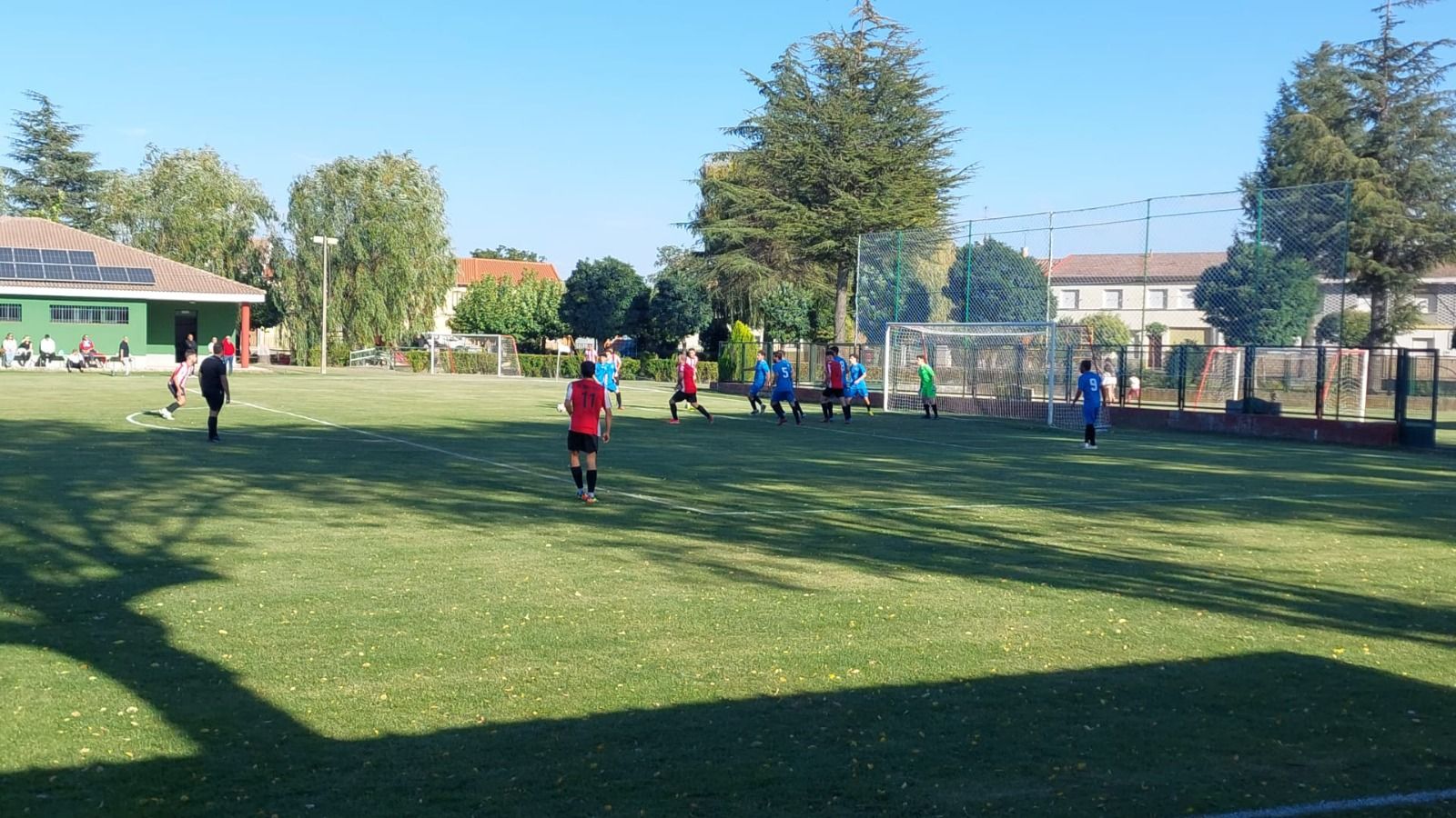 Un instante del duelo entre el CD Santa Croya y el Sporting Zamora