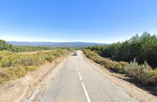 Carretera entre Puebla de Sanabria y Rihonor, símbolo de La Raya