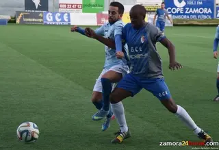 El GCE Villaralbo sigue su idilio en casa y doblega de forma clara a la Segoviana (2-0)