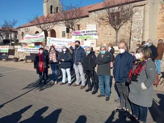 El PSOE de Zamora en la concentración contra las macrgranjas en Faramontanos