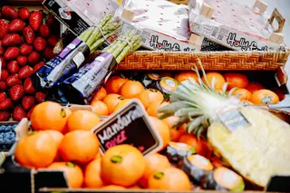 Piezas de frutas y hortalizas en la frutería. Europa Press Archivo