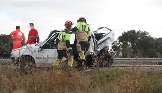 Dos personas resultan heridas tras una colisión en Aldehuela de Bóveda