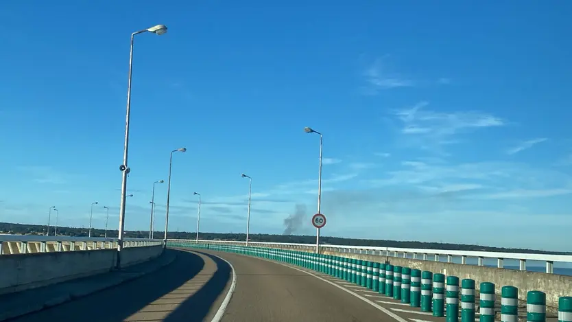 Imagen del incendio desde la presa de Almendra