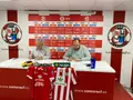Pedro Gallego y Jesús Manibardo firmando el convenio en rueda de prensa