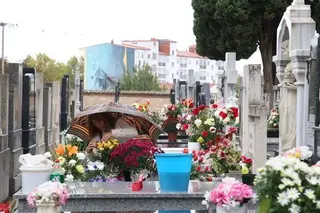 Preparativos para el Día de Todos los Santos en Zamora este pasado lunes