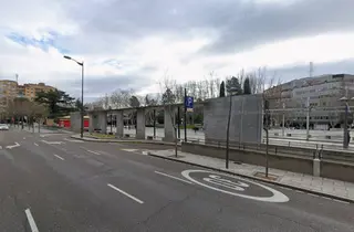 Farolas en la avenida Príncipe de Asturias y La Marina