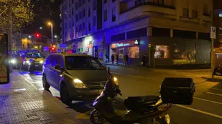 Accidente entre un turismo y un motorista en la calle Puebla de Sanabria