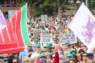 Manifestación Contra La Pérdida De Servicios De Ave | Carlos G. Rodríguez